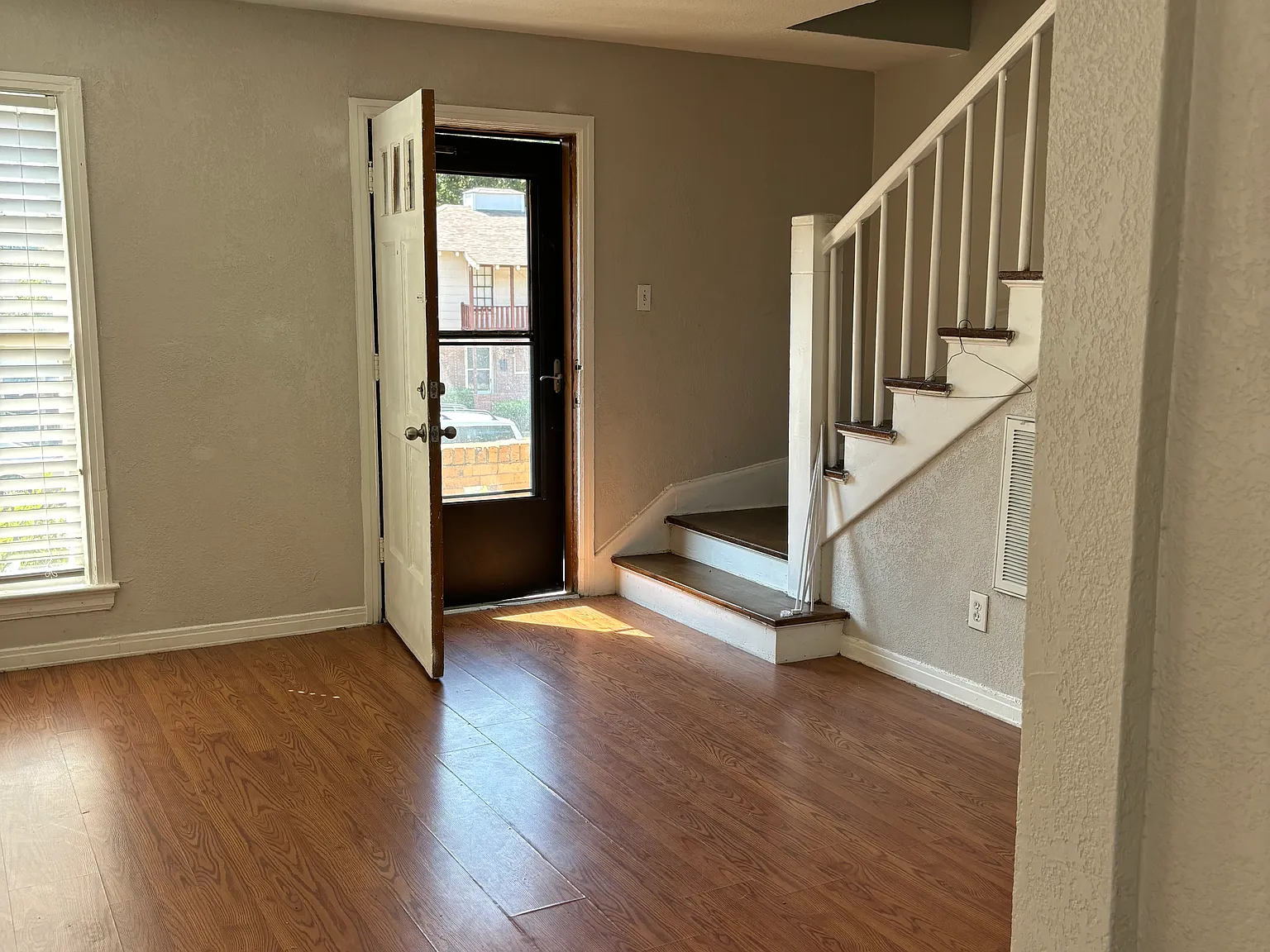 2 bed, 890 sqft, $1,475 — Photo 3