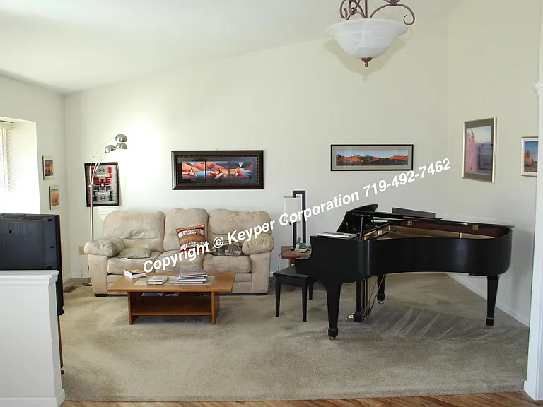 2760 Roundtop Dr — Photo 3
