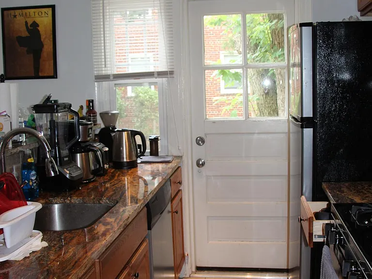 631 N Oakland St — Photo 8
