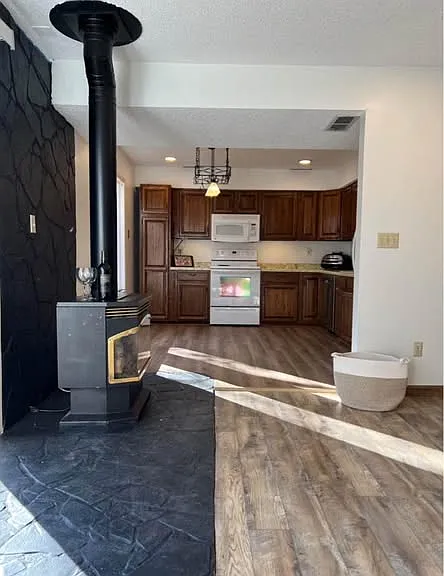 Eastview Dr — Photo 5
