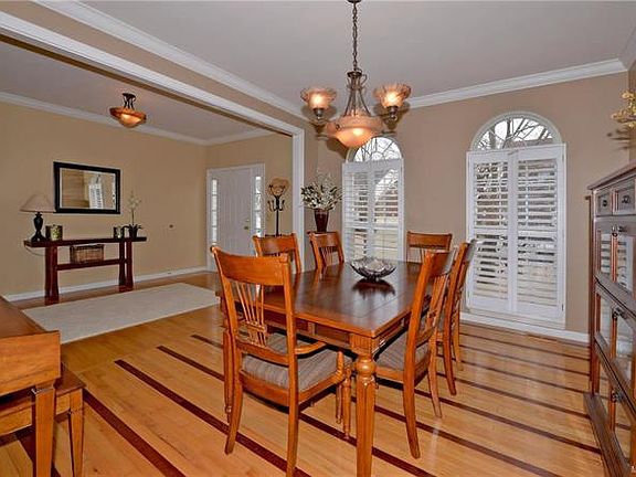 3rd image of 731 Lakeshore Manor Ct