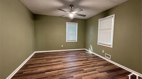 3 bed, 1100 sqft, $2,150 — Photo 2