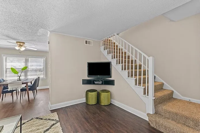 Townhomes at South Highlands — Photo 28