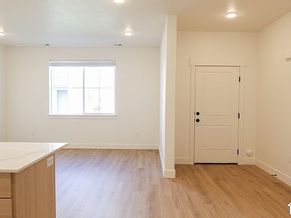 5th image of 662 N 280 W