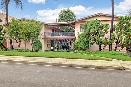 4733 Orion Ave Photo 1