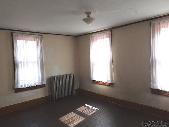 5th image of 649 Plum St