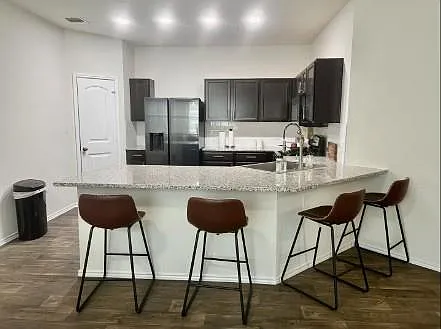 3 bed, 2.0 bath, 1837 sqft, $2,800 — Photo 3
