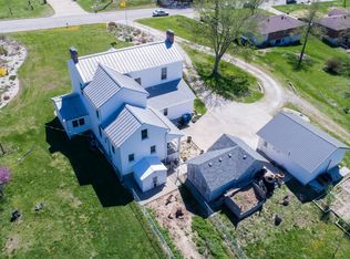 1916 Green Berry Rd, Jefferson City, MO 65101