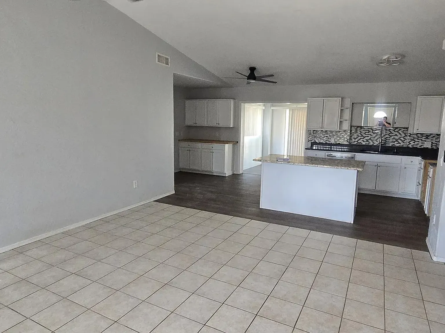 3 bed, 1358 sqft, $1,395 — Photo 2