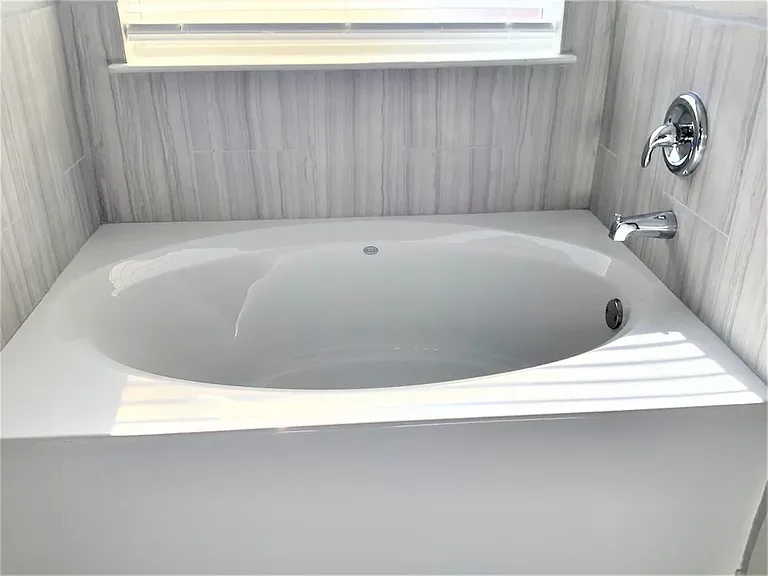 629 Duke Dr — Photo 2