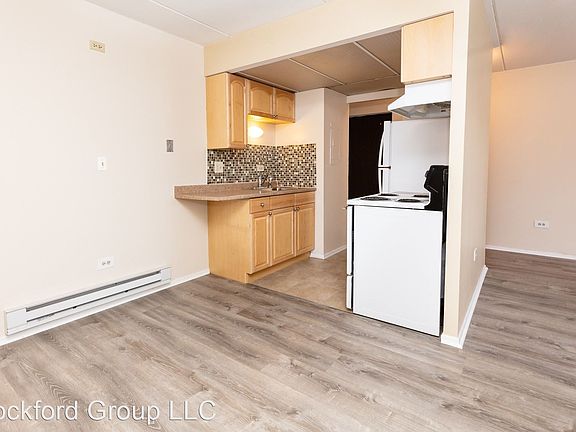 5th image of 102 Rockford Ave APT 202