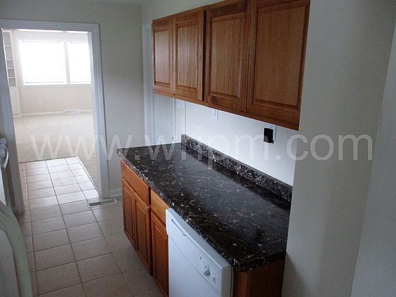 5th image of 109 Woodland Ave