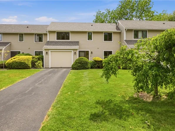 13 Fox Run, Portsmouth, RI 02871