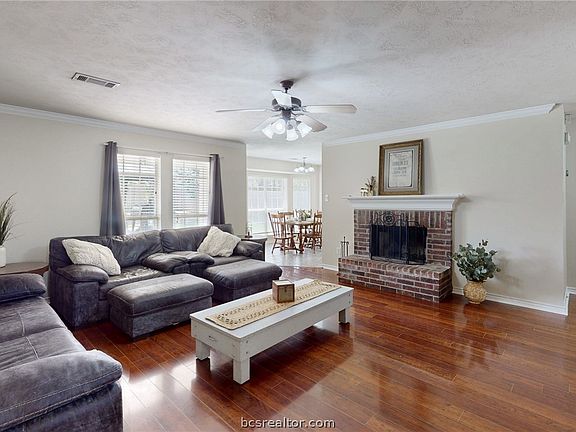 5th image of 1306 Mullins Loop N