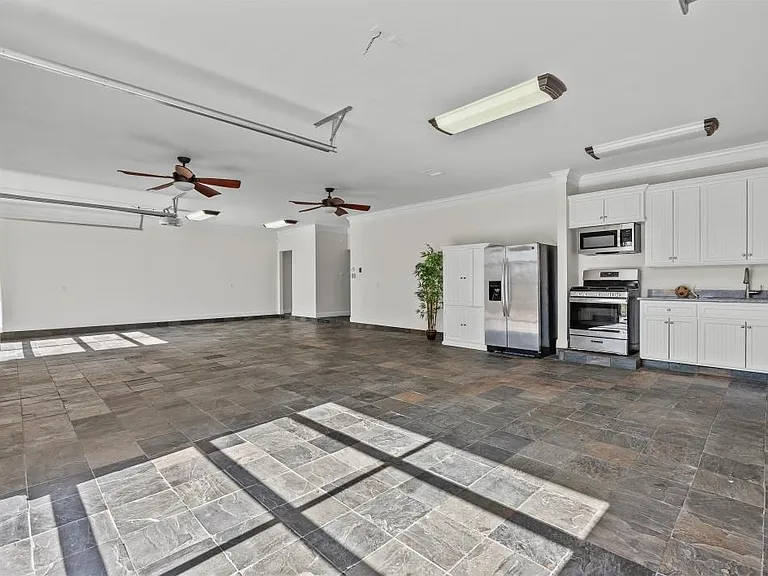 2727 E Bayshore Dr — Photo 32