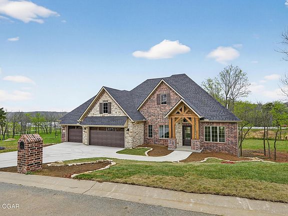 2nd image of 108 Whispering Oaks Dr