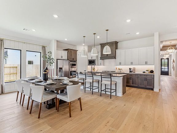 Plan 4043 dining - staged