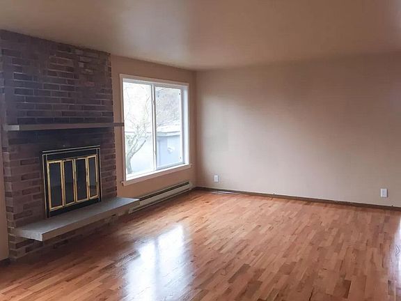 5th image of 3009 21st Ave W #1
