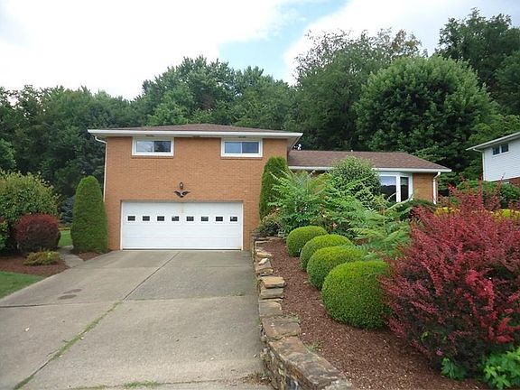 2nd image of 610 Courtview Dr