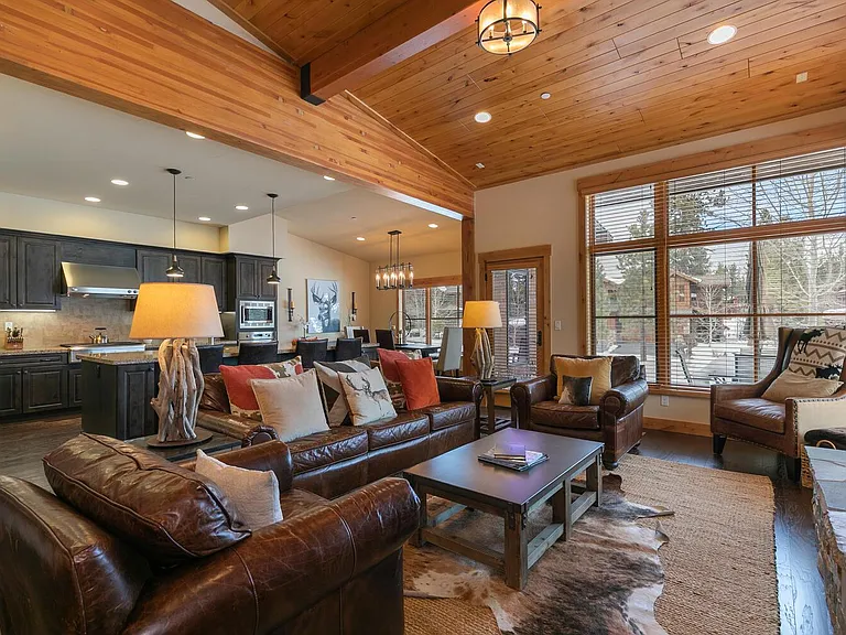 10108 Sagebrush Ct — Photo 1