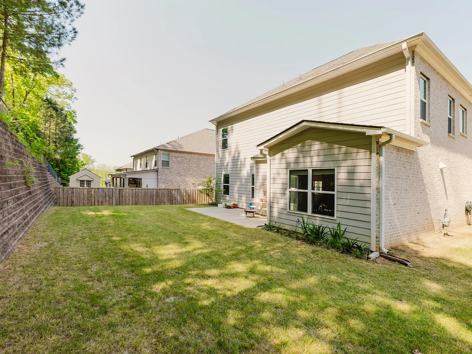 4 bed, 2545 sqft, $2,800 — Photo 2