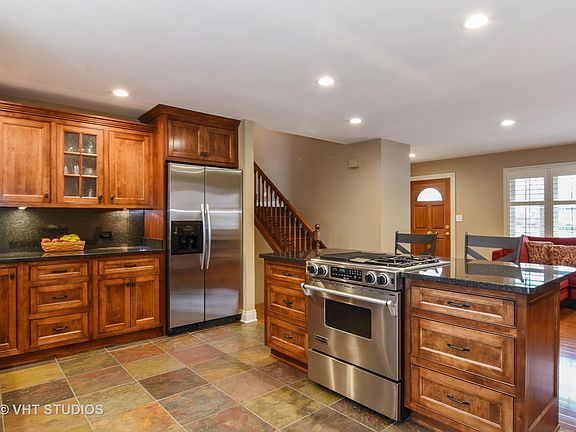 4th image of 2615 N Chestnut Ave