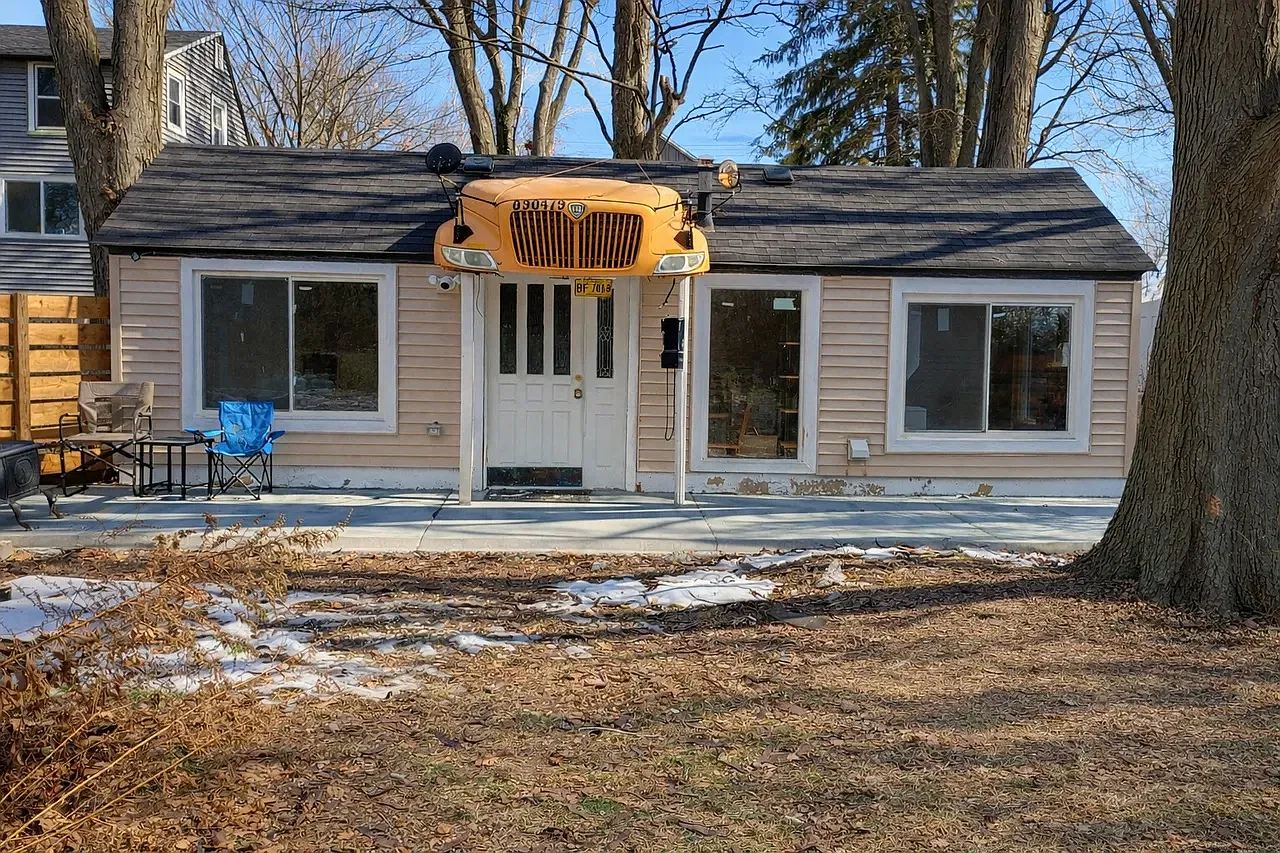Studio, 350 sqft, $1,350 — Photo 2