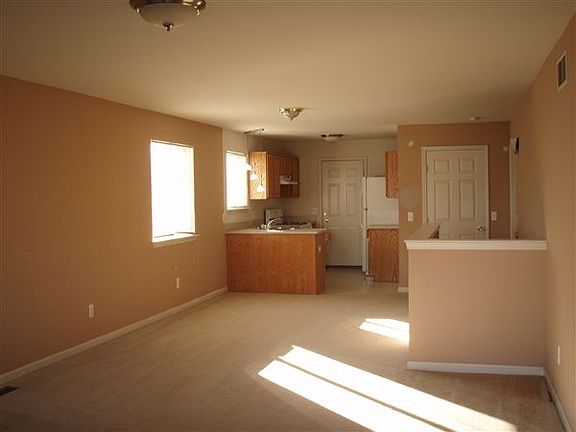 LivingRoom to Kitchen
