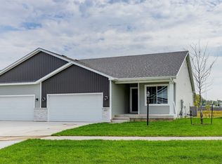 6557 NE 11th Ct, Des Moines, IA 50313