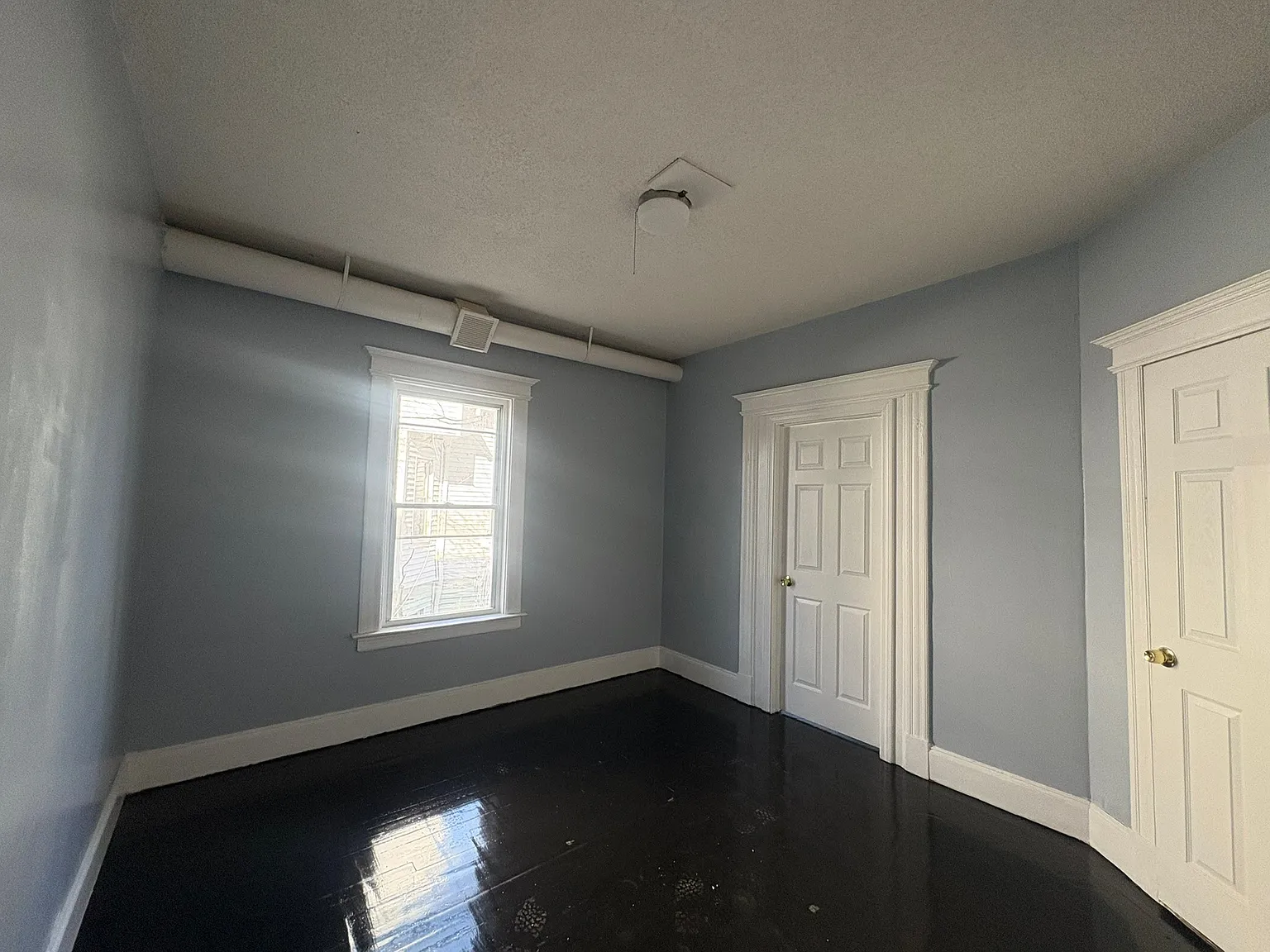 3 bed, 1100 sqft, $1,600 — Photo 3
