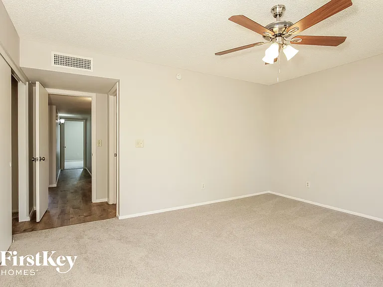 10015 N 65th Ave — Photo 8