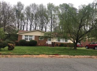 2608 Golf Course Ln, Charlotte, NC 28208