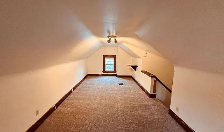 2110 Newton St — Photo 15