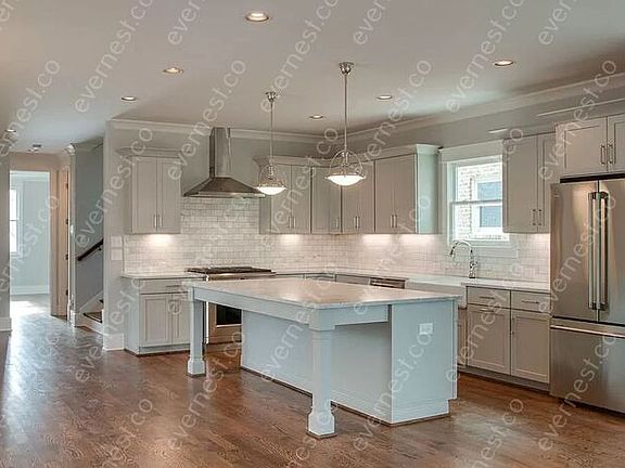 5th image of 837 Clayton Ave
