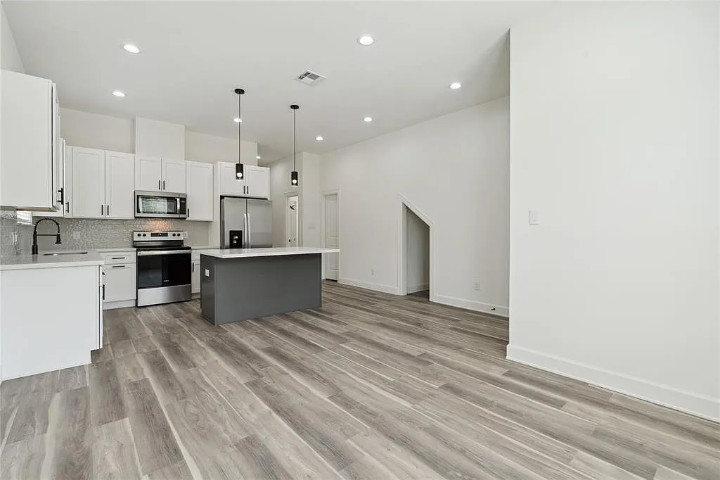 3 bed, 1386 sqft, $2,200 — Photo 3