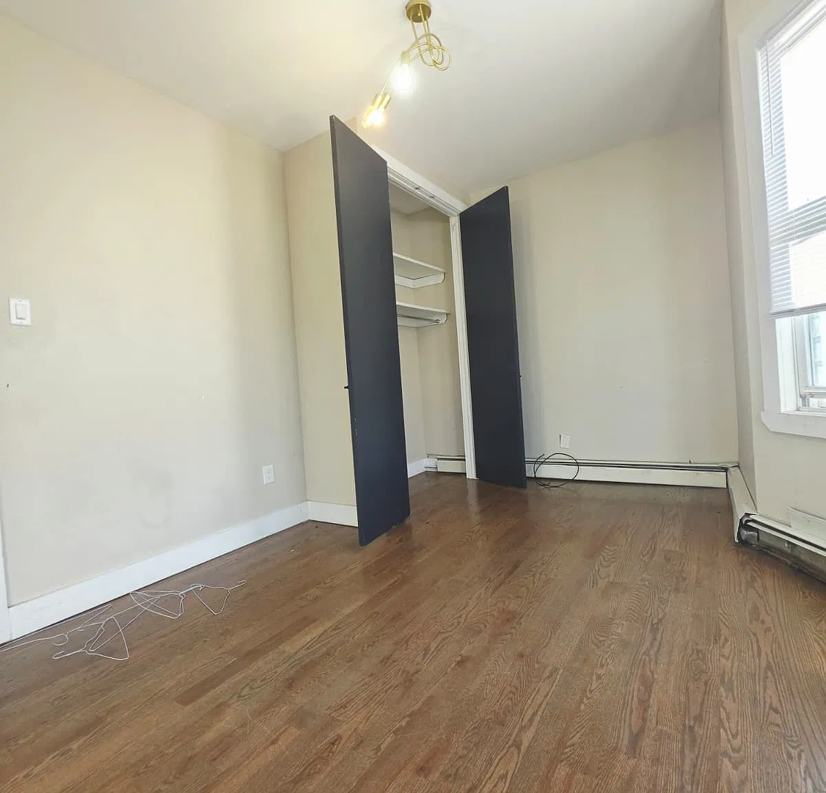 3 bed, 1000 sqft, $2,400 — Photo 3