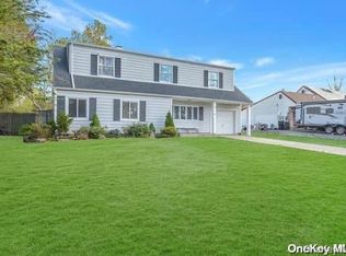95 Matsunaye Dr, Medford, NY 11763