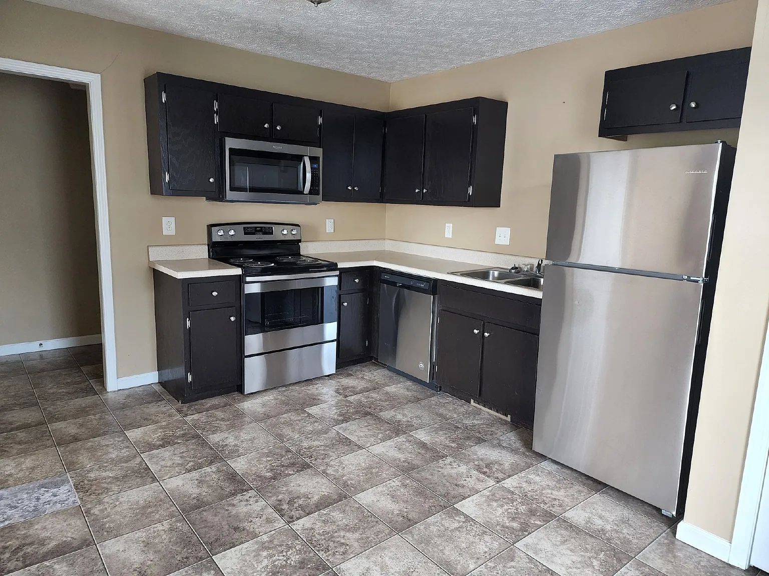 2 bed, 1.0 bath, 1045 sqft, $1,195 — Photo 4