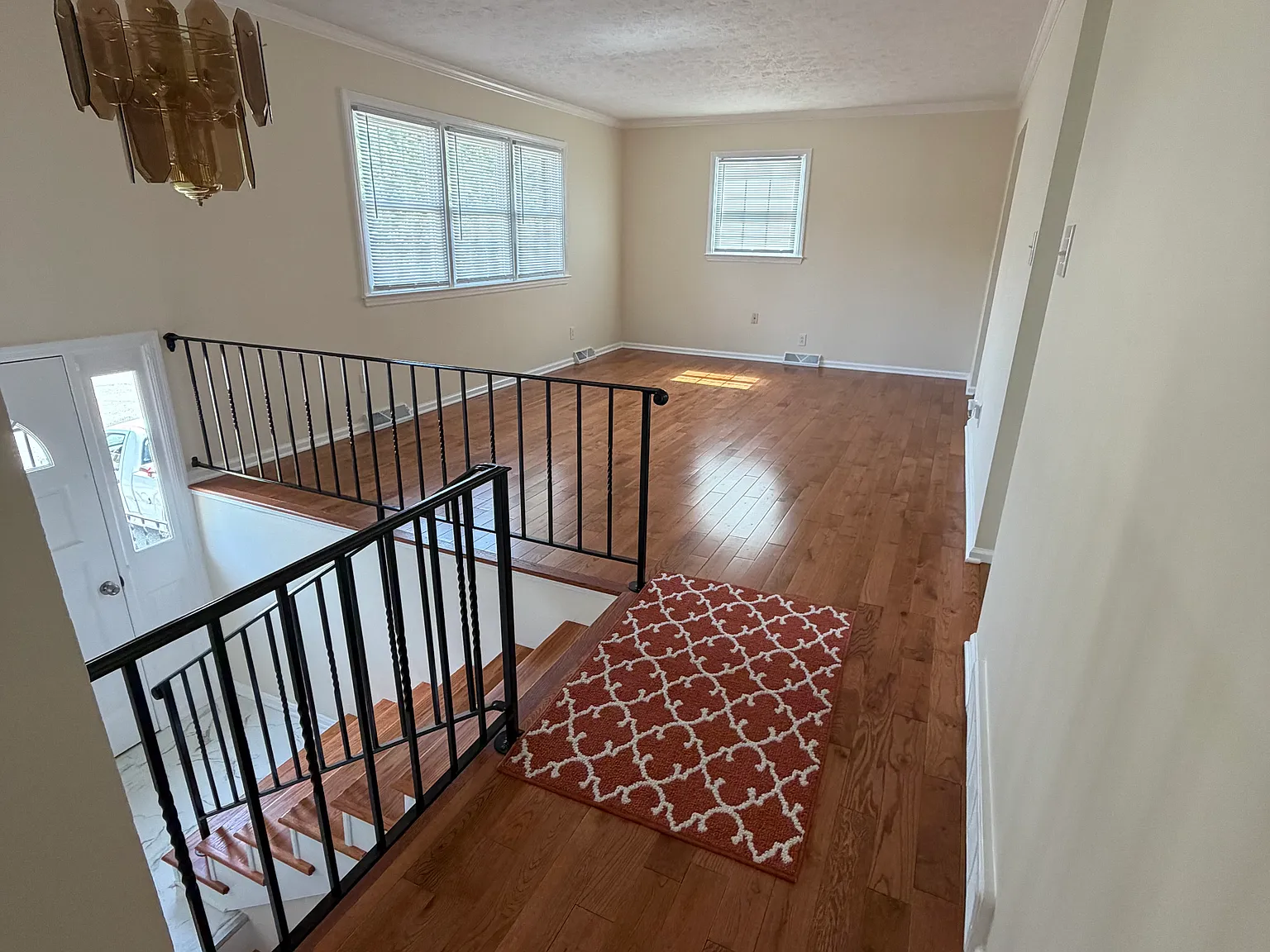 4 bed, 2400 sqft, $1,950 — Photo 4