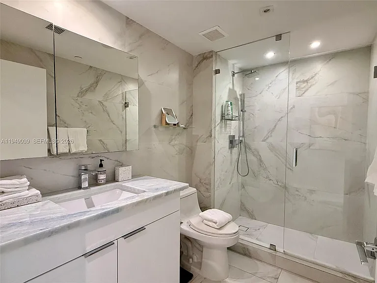 225 Collins Ave #6J — Photo 29