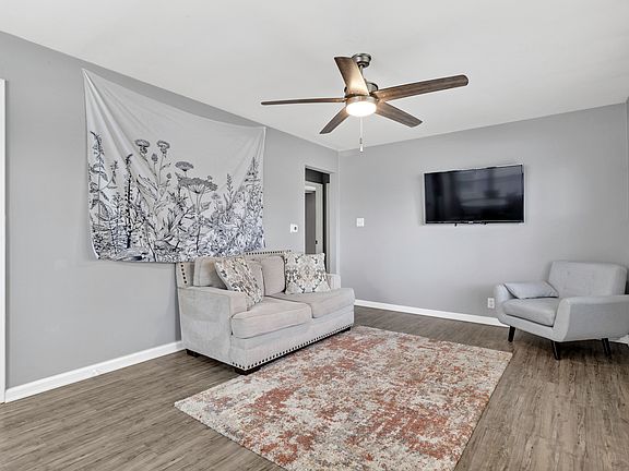 3rd image of 3422 S New Jersey St