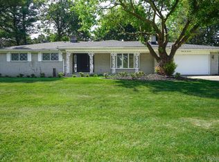 2949 Lacota Rd, Waterford, MI 48328