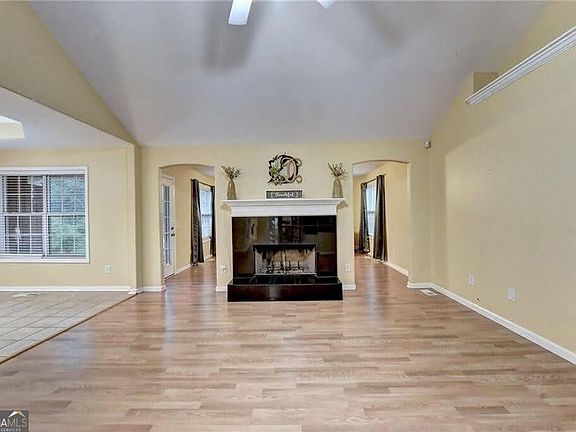4th image of 44 Still Water Ln