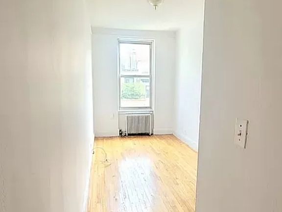4th image of 335 W 19th St #T8