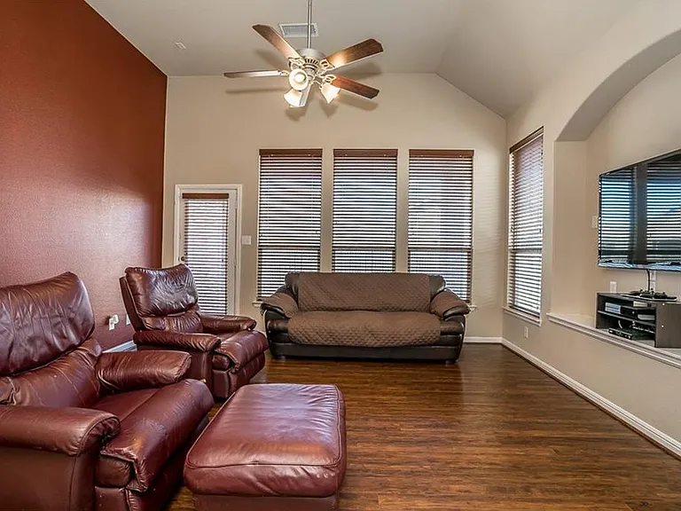 1405 Nightingale Dr — Photo 13