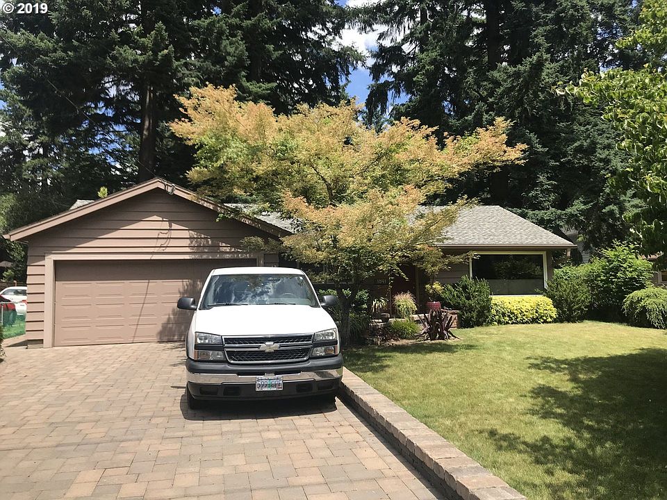 2nd image of 1041 C Ave