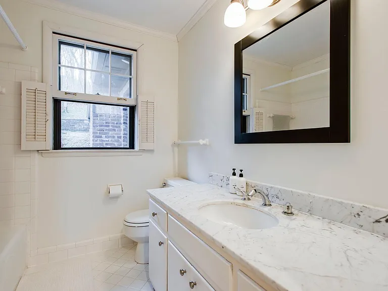 1745 Kingsbury Dr — Photo 7