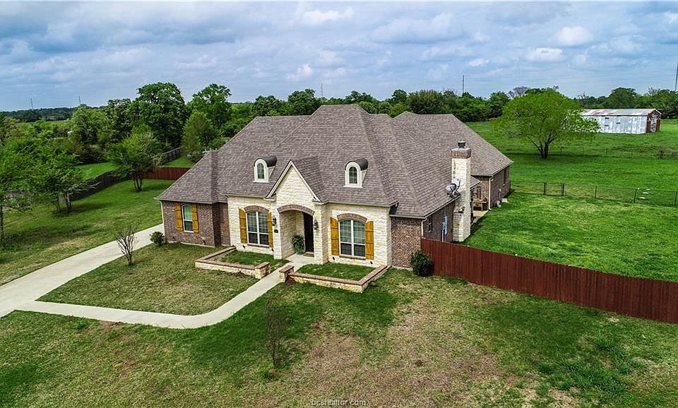 1st image of 5000 Vintage Oaks Ct