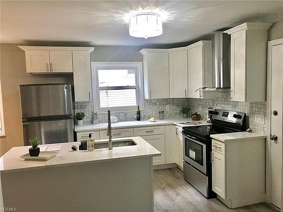 2nd image of 1313 Saint Charles Ave #1313