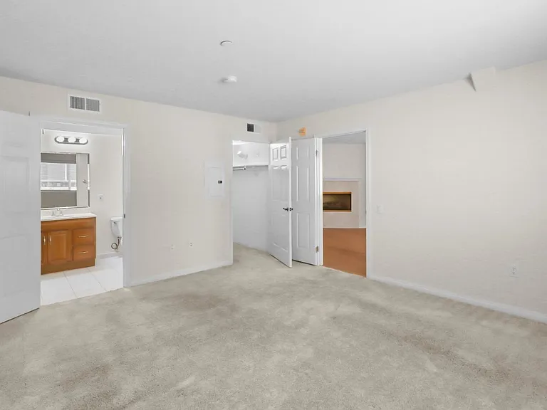 4262 Lindblade Dr #240 — Photo 12